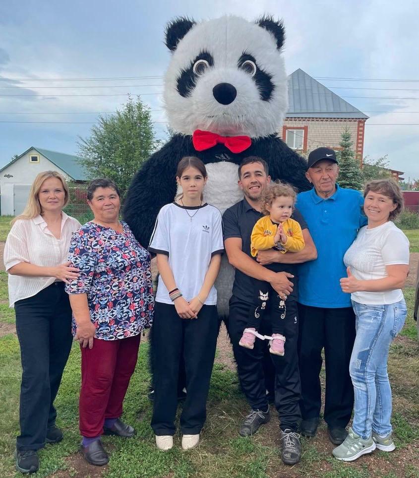 Ачык йөзле, киң күңелле Ганиевлар гаиләсе